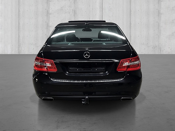 Mercedes-Benz E250 4 of 30