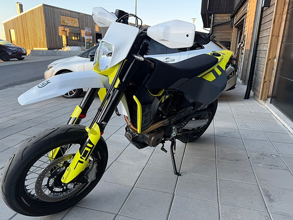 Husqvarna 701 Supermoto 3 of 5