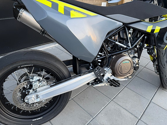Husqvarna 701 Supermoto 4 of 5