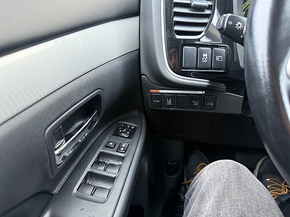 Mitsubishi Outlander 16 of 23