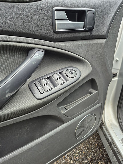 Ford Kuga 10 of 15