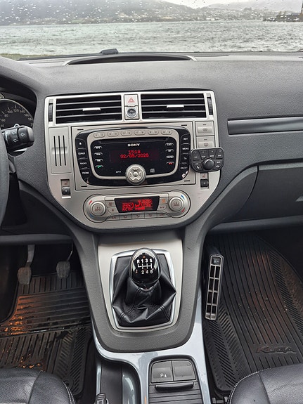 Ford Kuga 8 of 15