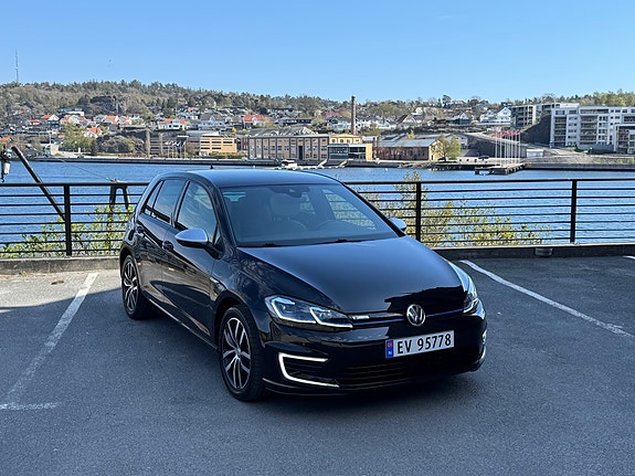 Volkswagen e-Golf VII 4 of 5