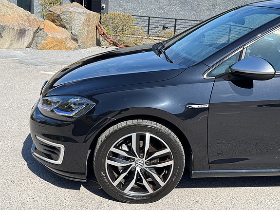 Volkswagen e-Golf VII 3 of 5