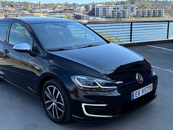 Volkswagen e-Golf VII 5 of 5
