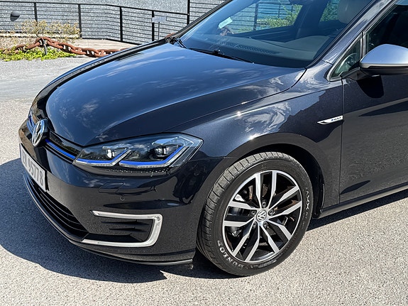 Volkswagen e-Golf VII 2 of 5