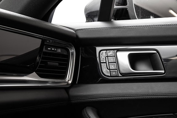 Porsche Panamera 14 of 30