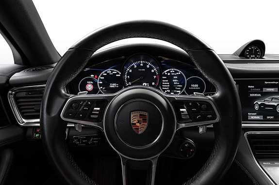 Porsche Panamera 27 of 30