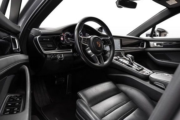Porsche Panamera 18 of 30
