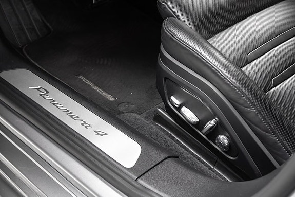Porsche Panamera 21 of 30