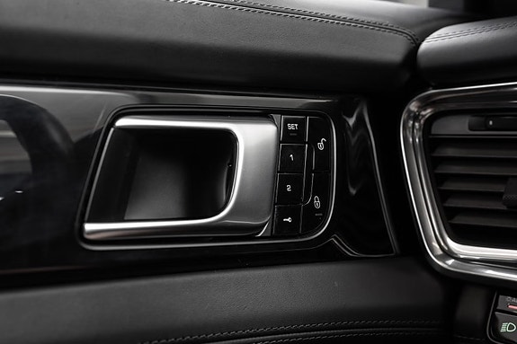 Porsche Panamera 16 of 30