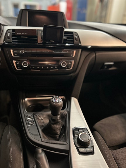 BMW 318d 10 of 14