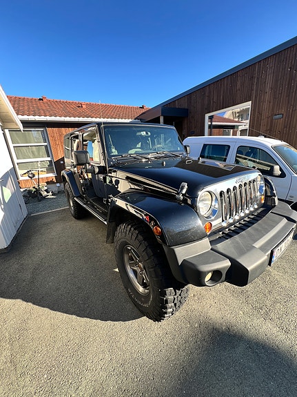 Jeep Wrangler 4 of 5