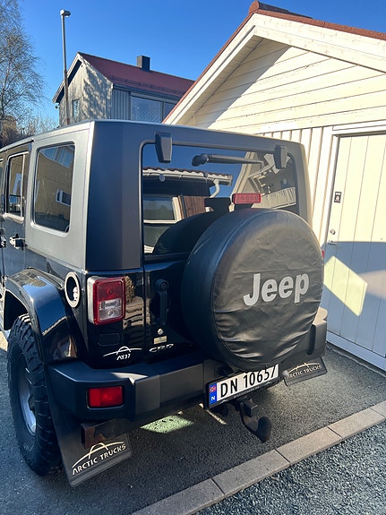 Jeep Wrangler 3 of 5