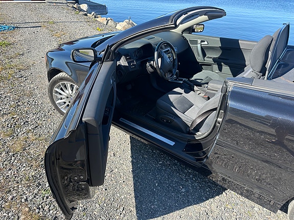 Volvo C70 3 of 5