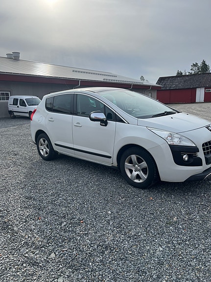 Peugeot 3008 2 of 12