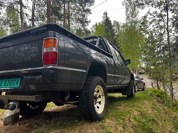 Mitsubishi L200 4 of 15