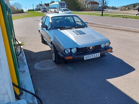 Alfa Romeo GTV 3 of 5
