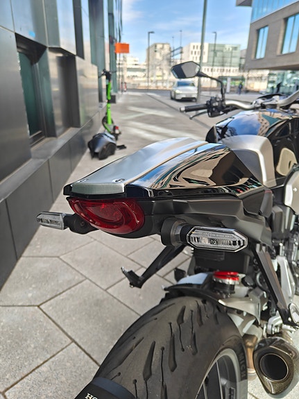 Honda CB 1000 R+ Neo Sports Café 14 of 30