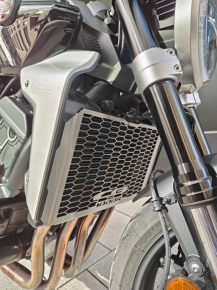 Honda CB 1000 R+ Neo Sports Café 6 of 30