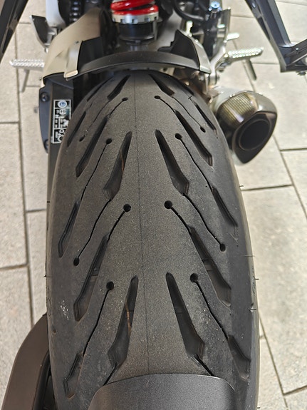Honda CB 1000 R+ Neo Sports Café 26 of 30