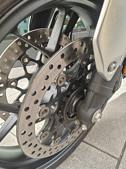 Honda CB 1000 R+ Neo Sports Café 27 of 30