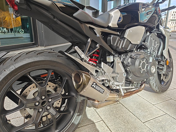 Honda CB 1000 R+ Neo Sports Café 10 of 30