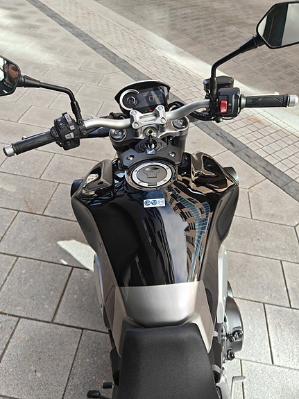 Honda CB 1000 R+ Neo Sports Café 16 of 30