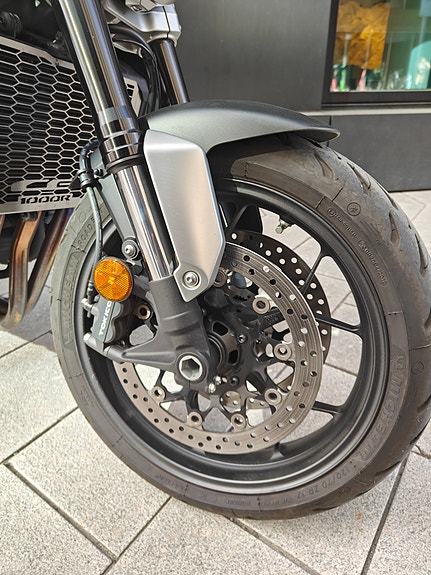 Honda CB 1000 R+ Neo Sports Café 7 of 30