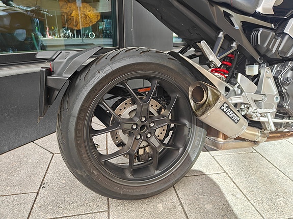 Honda CB 1000 R+ Neo Sports Café 11 of 30