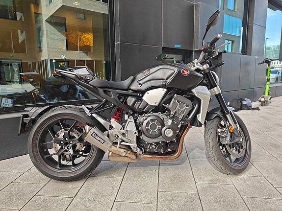 Honda CB 1000 R+ Neo Sports Café 4 of 30