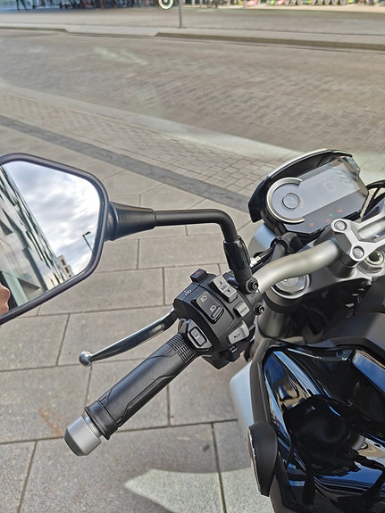 Honda CB 1000 R+ Neo Sports Café 17 of 30
