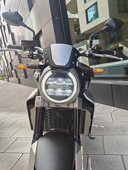 Honda CB 1000 R+ Neo Sports Café 21 of 30