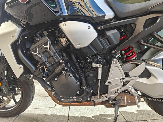 Honda CB 1000 R+ Neo Sports Café 23 of 30