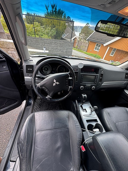 Mitsubishi Pajero 7 of 11