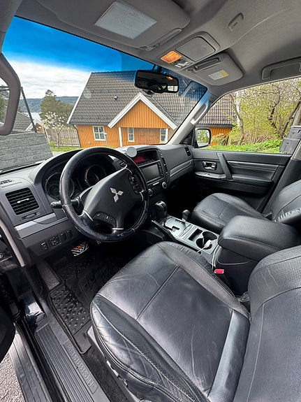 Mitsubishi Pajero 8 of 11