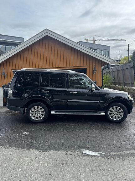Mitsubishi Pajero 3 of 11