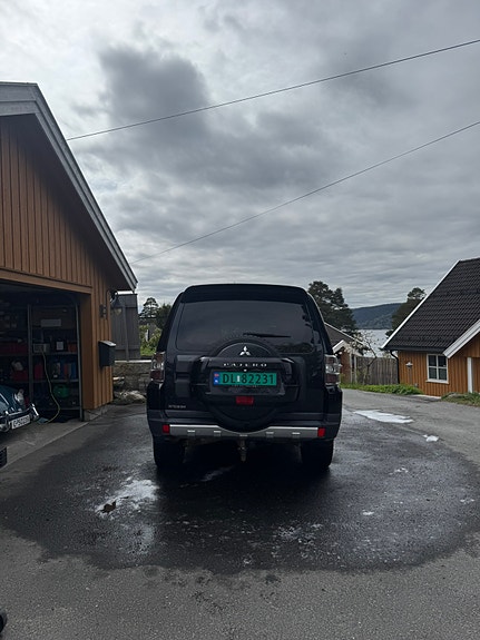 Mitsubishi Pajero 5 of 11