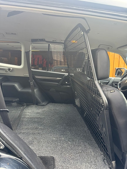 Mitsubishi Pajero 11 of 11