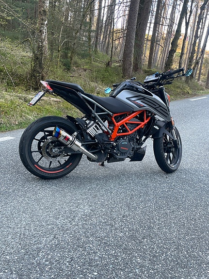 KTM 125 Duke 2 of 5