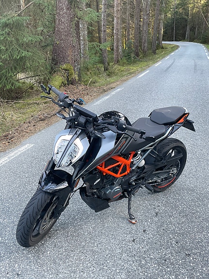 KTM 125 Duke 3 of 5