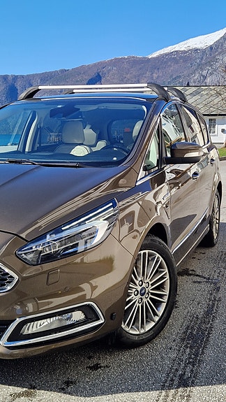 Ford S-MAX 3 of 5