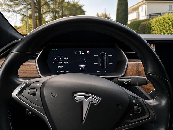 Tesla Model S 4 of 12