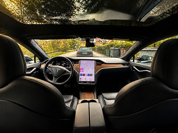Tesla Model S 2 of 12