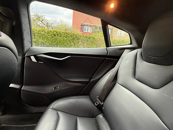 Tesla Model S 11 of 12