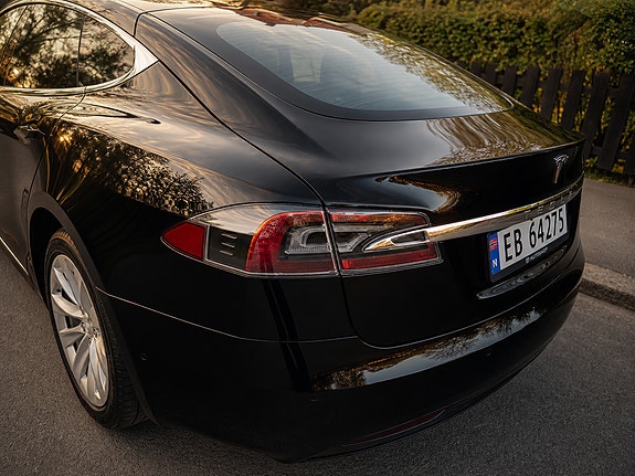 Tesla Model S 8 of 12