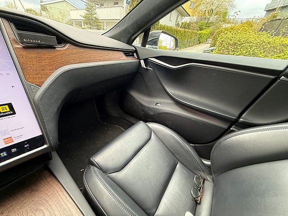 Tesla Model S 10 of 12