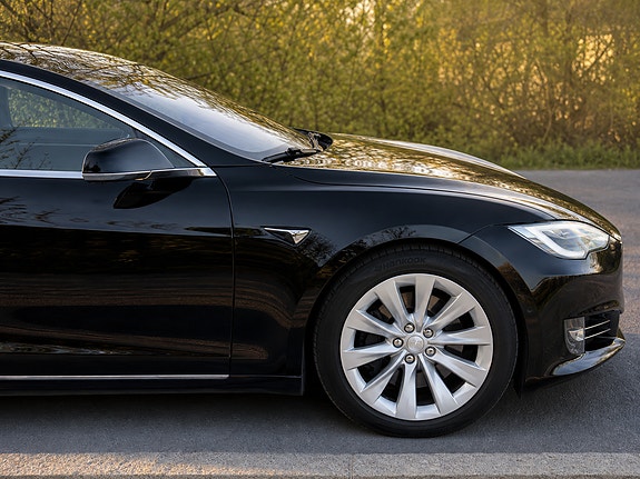 Tesla Model S 6 of 12