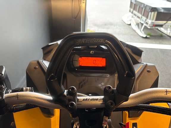Ski-doo Renegade Sport 600 ACE 7 of 11