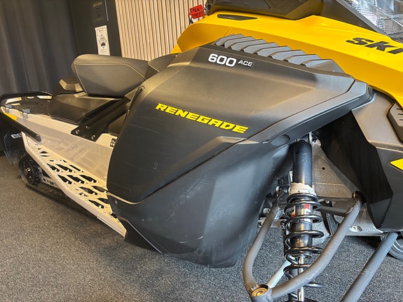 Ski-doo Renegade Sport 600 ACE 10 of 11